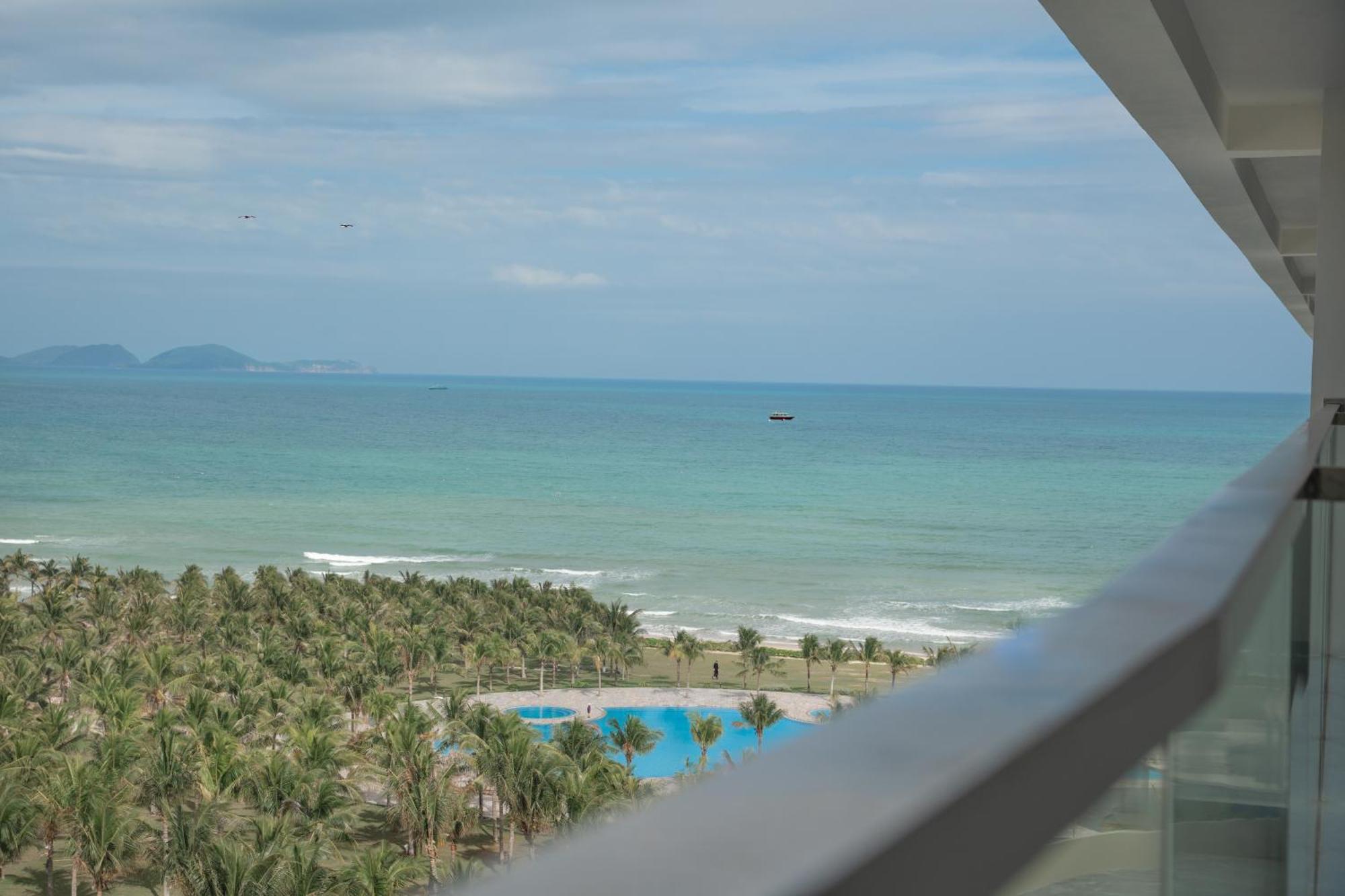 Aquamarine Beachfront Resort & Spa Cam Ranh Exterior foto